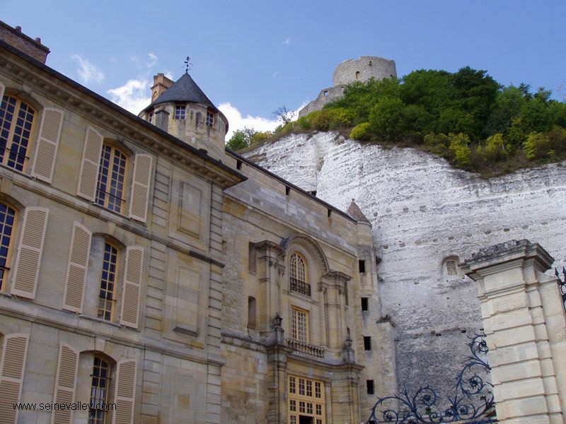 seinevalley_visitfrance_iledefrance_larocheguyon_castle chateau de La Roche Guyon