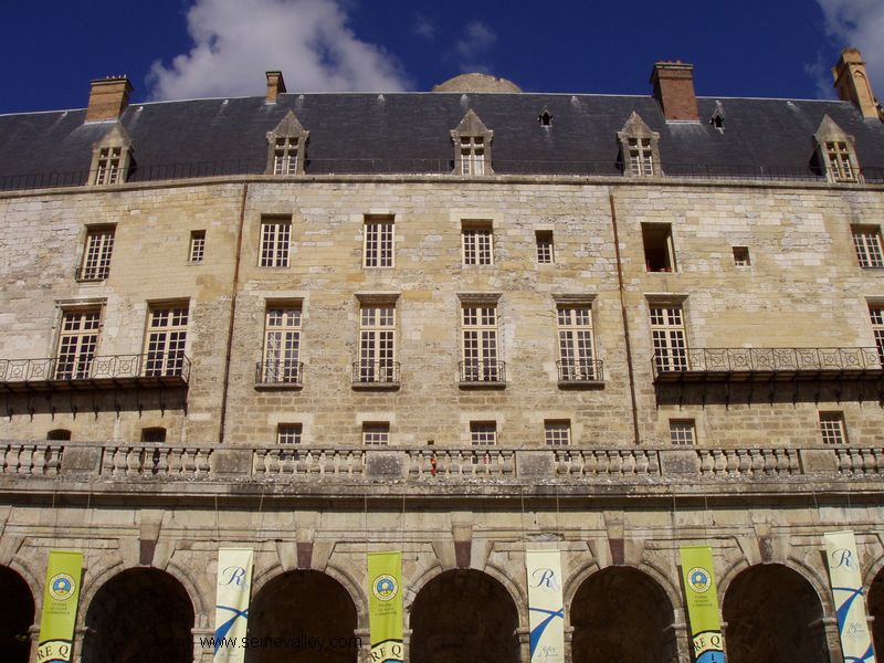 seinevalley_visitfrance_iledefrance_larocheguyon_castle chateau de La Roche Guyon